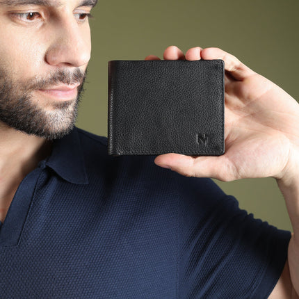 Black Minimal Contrast Wallet