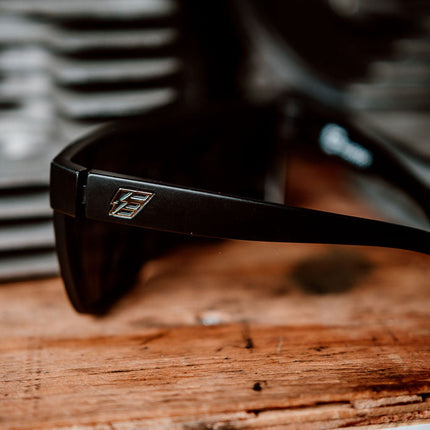 Delta Z87 Matte Black/Smoked Lens Polarized